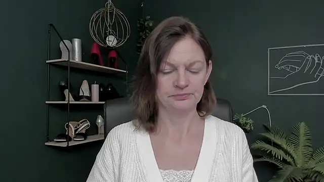 VivianWILD online show from November 27, 2025, 7:10 am