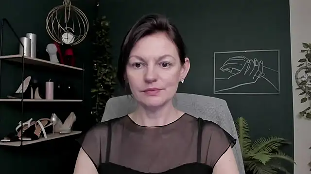 VivianWILD online show from December 15, 2025, 8:18 am