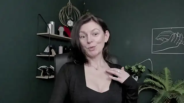 VivianWILD online show from March 12, 2026, 6:41 am