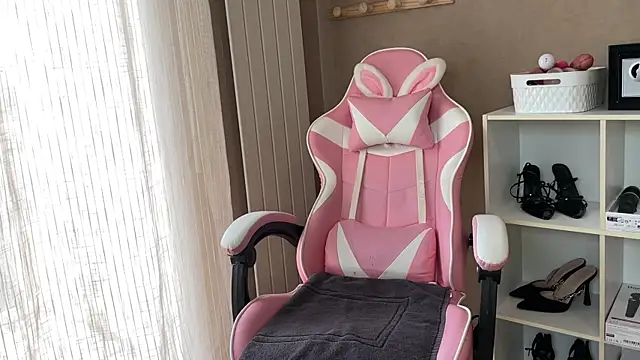 lucie mehott online show from November 30, 2025, 9:57 am