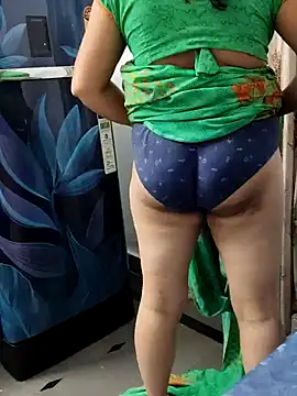 Snapshot of Januhot18 chatting on December 16, 2024, 11:44 am Januhot18 online show from December 16, 2024, 11:44 am