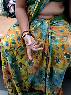 Snapshot of Januhot18 chatting on December 17, 2024, 4:01 am Januhot18 online show from December 17, 2024, 4:01 am