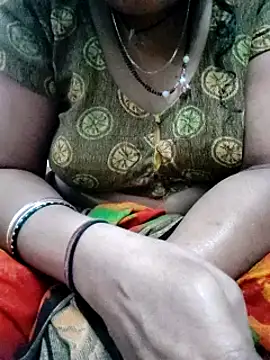 Snapshot of Januhot18 chatting on January 5, 2025, 4:04 am Januhot18 online show from January 5, 2025, 4:04 am