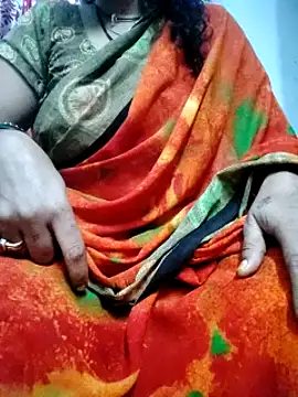 Snapshot of Januhot18 chatting on January 5, 2025, 9:05 am Januhot18 online show from January 5, 2025, 9:05 am