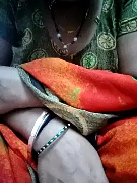 Snapshot of Januhot18 chatting on January 8, 2025, 10:15 am Januhot18 online show from January 8, 2025, 10:15 am