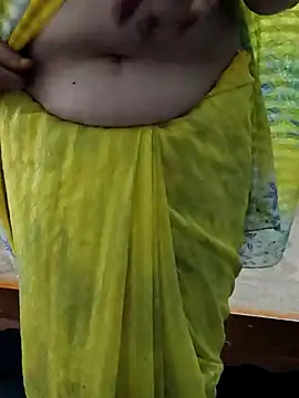 Snapshot of Januhot18 chatting on February 17, 2025, 6:09 am Januhot18 online show from February 17, 2025, 6:09 am