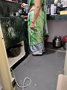 Snapshot of Januhot18 chatting on February 27, 2025, 10:26 am Januhot18 online show from February 27, 2025, 10:26 am