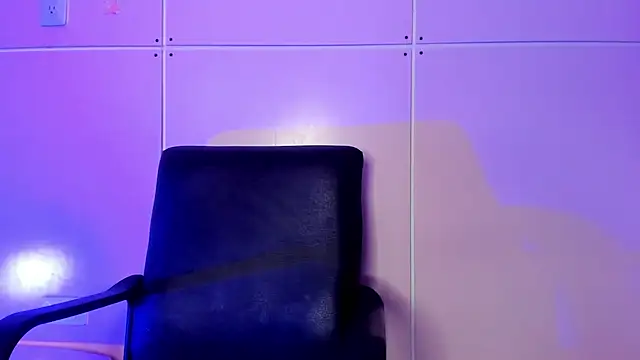 Snapshot of Hilary-banks chatting on December 4, 2024, 10:35 am Hilary-banks online show from December 4, 2024, 10:35 am