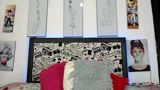 Rihana14 online show from April 17, 2026, 7:39 pm