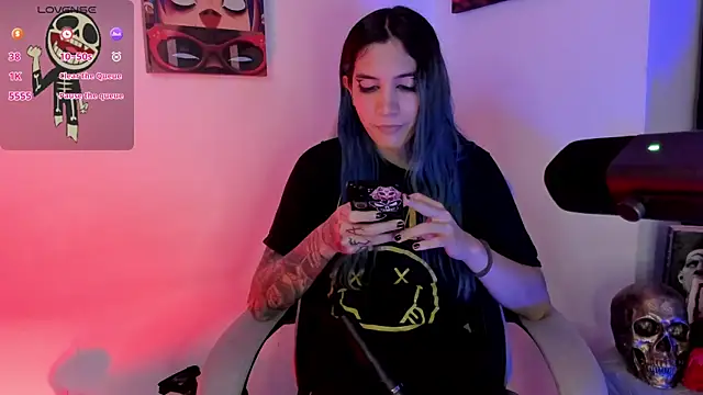 Snapshot of sofi_pretty_uwu- chatting on April 28, 2026, 2:27 am sofi pretty uwu- online show from April 28, 2026, 2:27 am