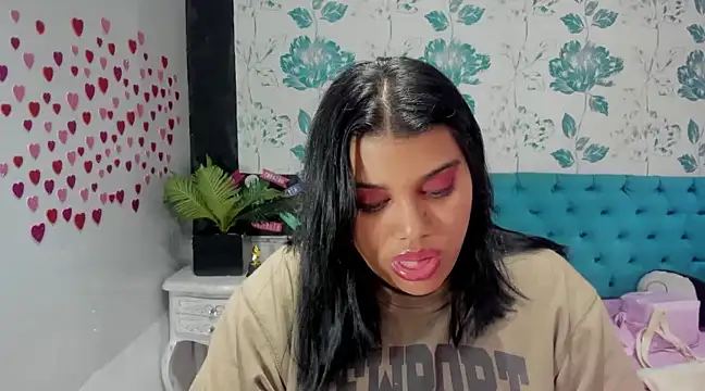 LindaBreeS online show from February 6, 2025, 8:13 pm