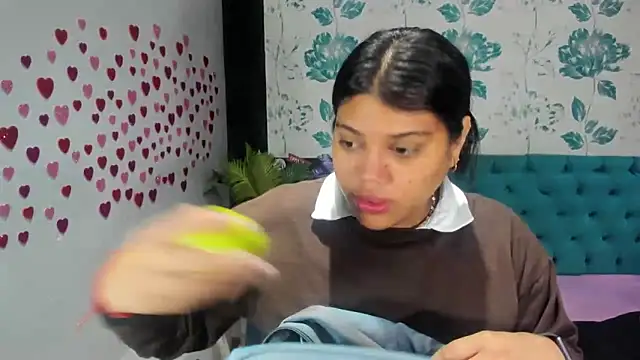 LindaBreeS online show from February 7, 2025, 1:43 pm