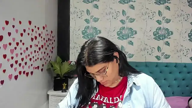 LindaBreeS online show from February 13, 2025, 7:52 pm