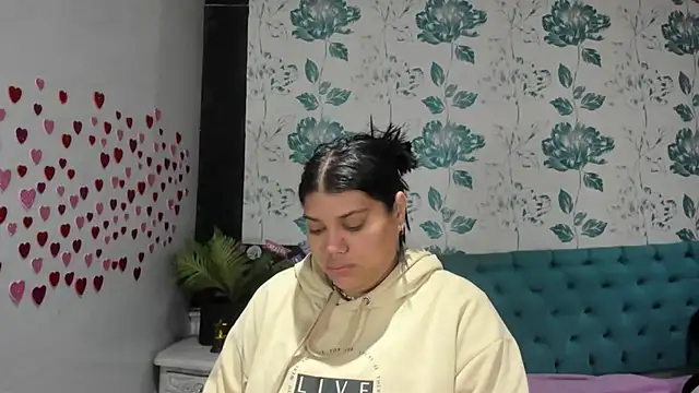 LindaBreeS online show from February 16, 2025, 1:38 pm