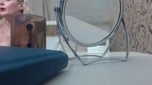 ElenaJuarez online show from January 23, 2025, 10:44 pm