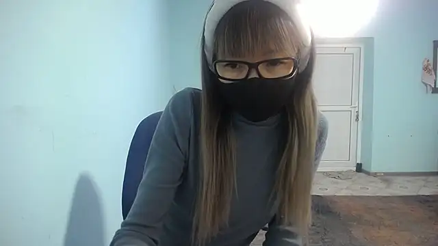 elllaaxx online show from January 24, 2025, 9:49 am