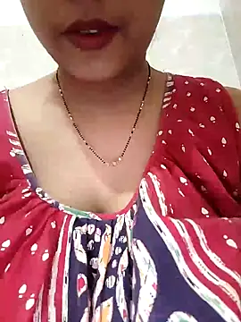 Snapshot of sexyindi_couple chatting on January 19, 2025, 1:44 pm sexyindi couple online show from January 19, 2025, 1:44 pm