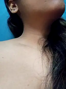 Snapshot of sexyindi_couple chatting on September 19, 2025, 2:07 pm sexyindi couple online show from September 19, 2025, 2:07 pm