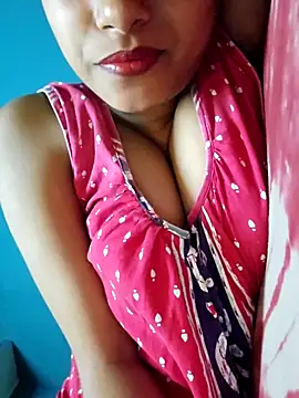 Snapshot of sexyindi_couple chatting on November 3, 2025, 1:23 pm sexyindi couple online show from November 3, 2025, 1:23 pm