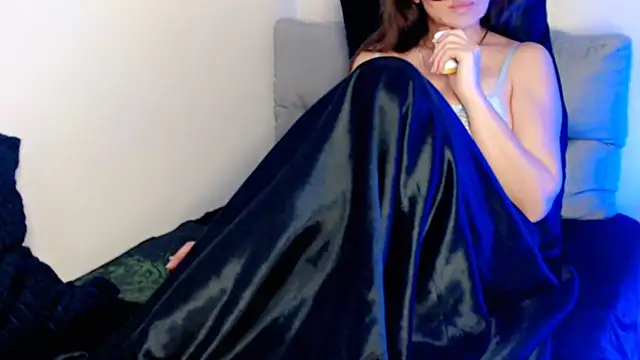 hotmask online show from December 22, 2025, 7:00 pm