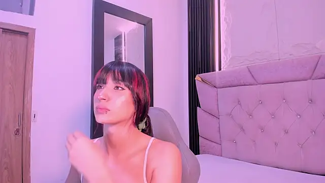 laurem-paulette online show from September 27, 2025, 7:19 pm