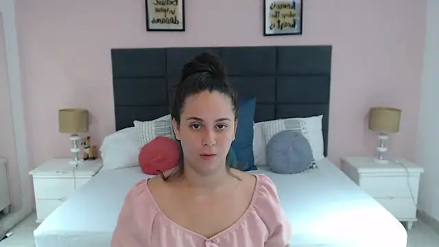 MadisonJenner online show from December 29, 2024, 12:55 pm