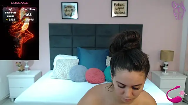 MadisonJenner online show from September 21, 2025, 1:24 pm