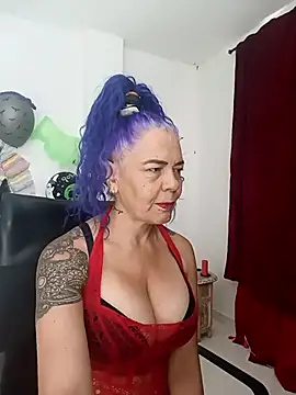 freyadevil333 online show from October 19, 2025, 1:01 pm