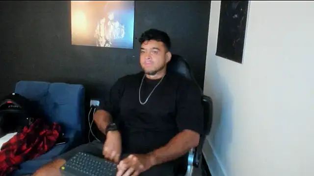 Big furry bear13 online show from November 20, 2025, 12:38 pm