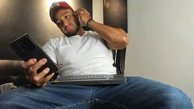 Big furry bear13 online show from June 3, 2026, 5:07 pm