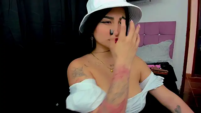 sunshine uwu22 online show from September 15, 2025, 6:52 pm