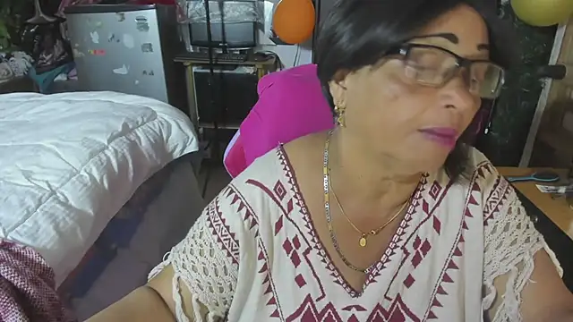 Mrs mommy  online show from November 12, 2025, 7:24 pm