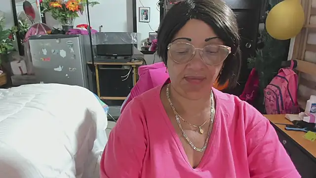 Mrs mommy  online show from November 20, 2025, 8:52 pm