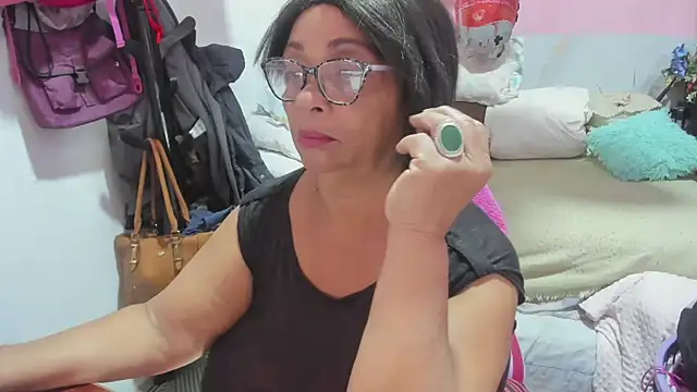 Snapshot of Mrs_mommy_ chatting on April 28, 2026, 5:40 pm Mrs mommy online show from April 28, 2026, 5:40 pm