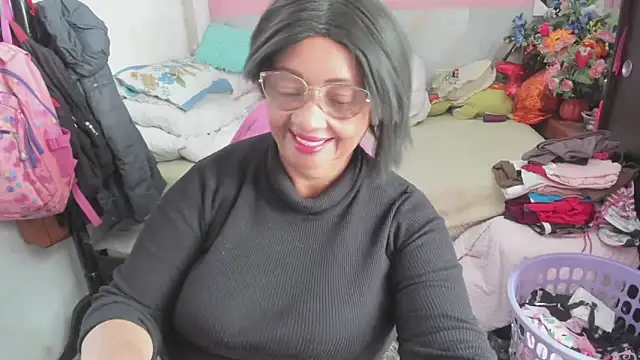 Snapshot of Mrs_mommy_ chatting on May 6, 2026, 7:08 pm Mrs mommy online show from May 6, 2026, 7:08 pm