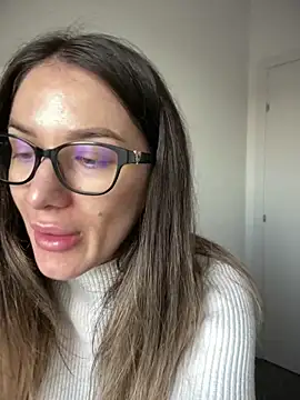 HotXMom online show from December 16, 2025, 7:24 am