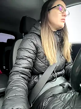 HotXMom online show from January 9, 2026, 7:11 am