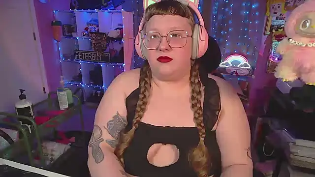 Snapshot of FatVeronica chatting on March 15, 2026, 11:38 am FatVeronica online show from March 15, 2026, 11:38 am