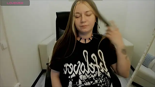 Snapshot of AlisaBacker chatting on December 12, 2024, 3:37 pm AlisaBacker online show from December 12, 2024, 3:37 pm