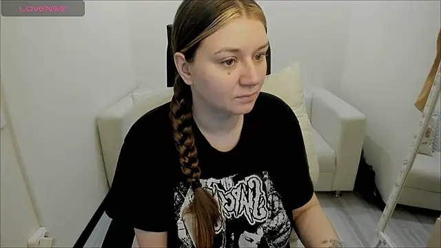 Snapshot of AlisaBacker chatting on January 3, 2025, 5:53 pm AlisaBacker online show from January 3, 2025, 5:53 pm