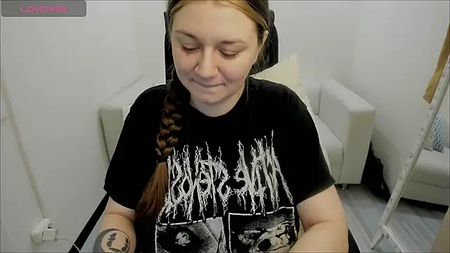 Snapshot of AlisaBacker chatting on January 4, 2025, 1:42 am AlisaBacker online show from January 4, 2025, 1:42 am