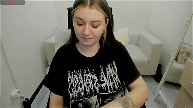 Snapshot of AlisaBacker chatting on January 24, 2025, 3:24 pm AlisaBacker online show from January 24, 2025, 3:24 pm