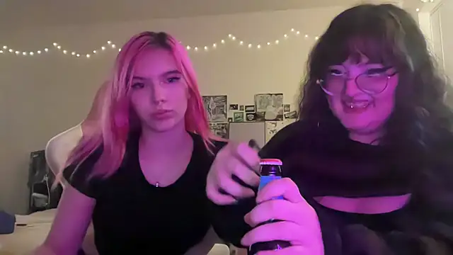 Snapshot of xKittyKat chatting on January 7, 2026, 3:31 am xKittyKat online show from January 7, 2026, 3:31 am