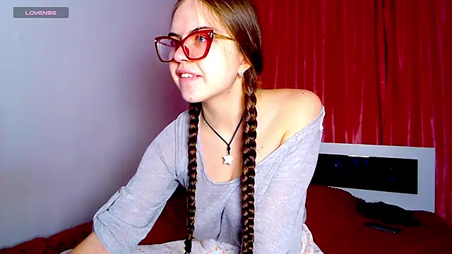 Snapshot of Sarah_HS chatting on December 10, 2024, 2:50 pm Sarah HS online show from December 10, 2024, 2:50 pm