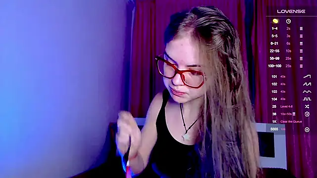 Snapshot of Sarah_HS chatting on December 22, 2024, 12:05 pm Sarah HS online show from December 22, 2024, 12:05 pm