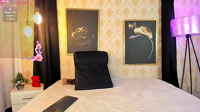 NATALIE PARKERR online show from April 6, 2026, 12:50 pm