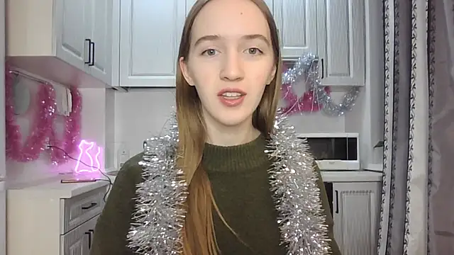 leslie my lovee online show from December 21, 2024, 8:10 pm