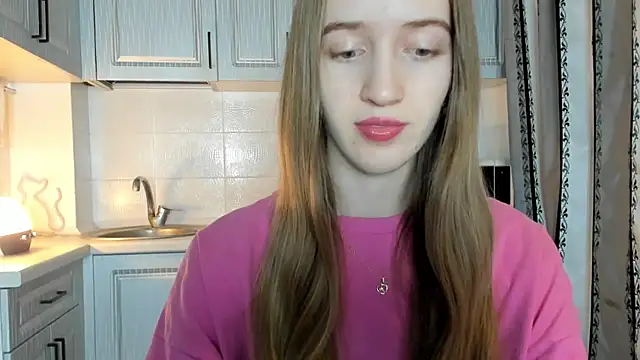 leslie my lovee online show from November 18, 2025, 8:02 pm