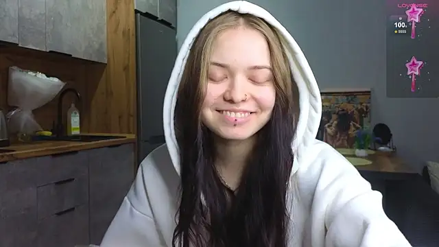 Snapshot of doll_lol_ chatting on January 12, 2025, 6:05 pm doll lol online show from January 12, 2025, 6:05 pm