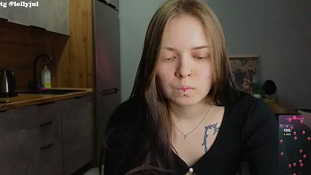 Snapshot of doll_lol_ chatting on March 3, 2025, 10:31 pm doll lol online show from March 3, 2025, 10:31 pm